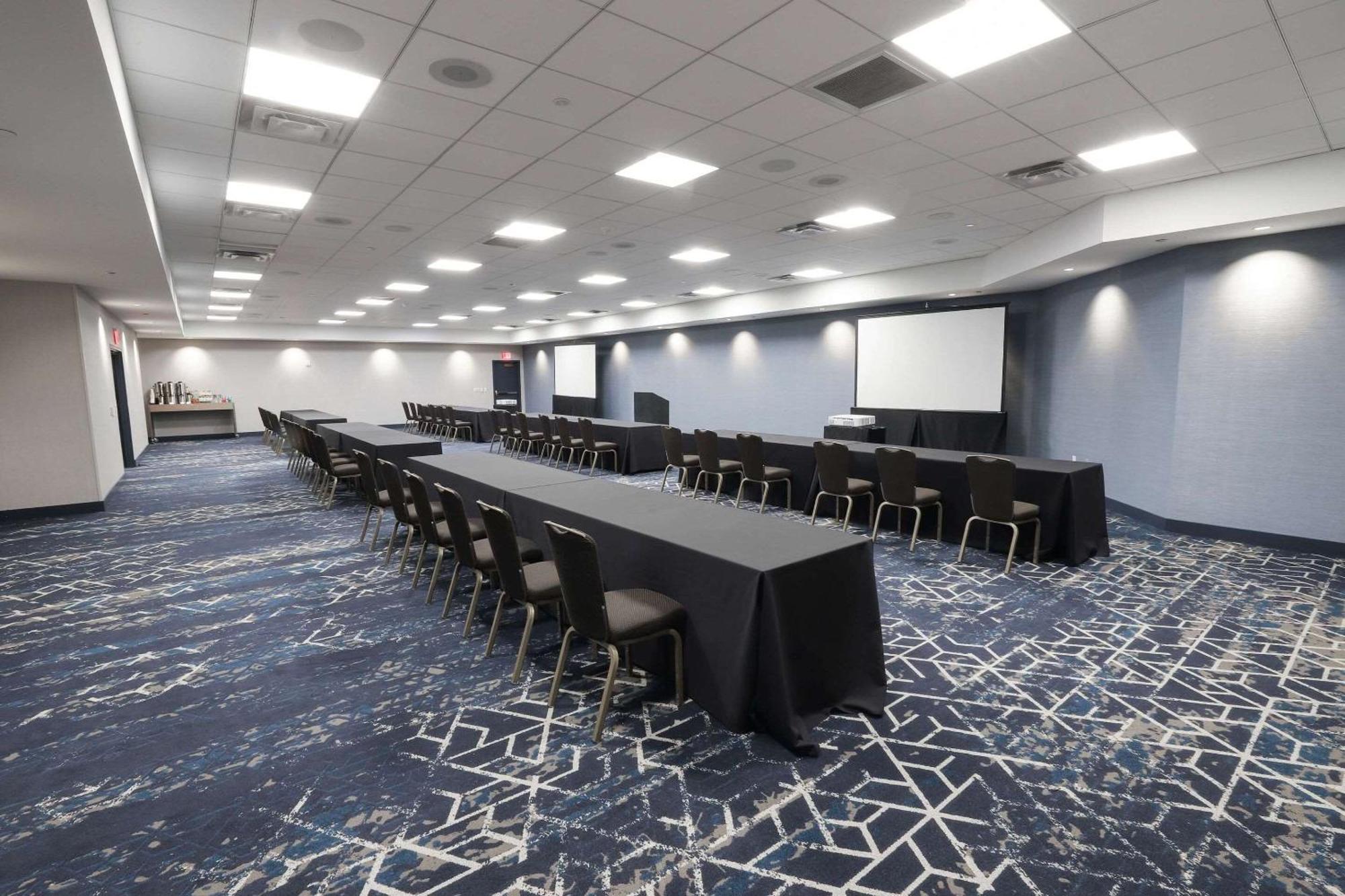 Radisson Plaza Hotel And Suites Kalamazoo Ngoại thất bức ảnh