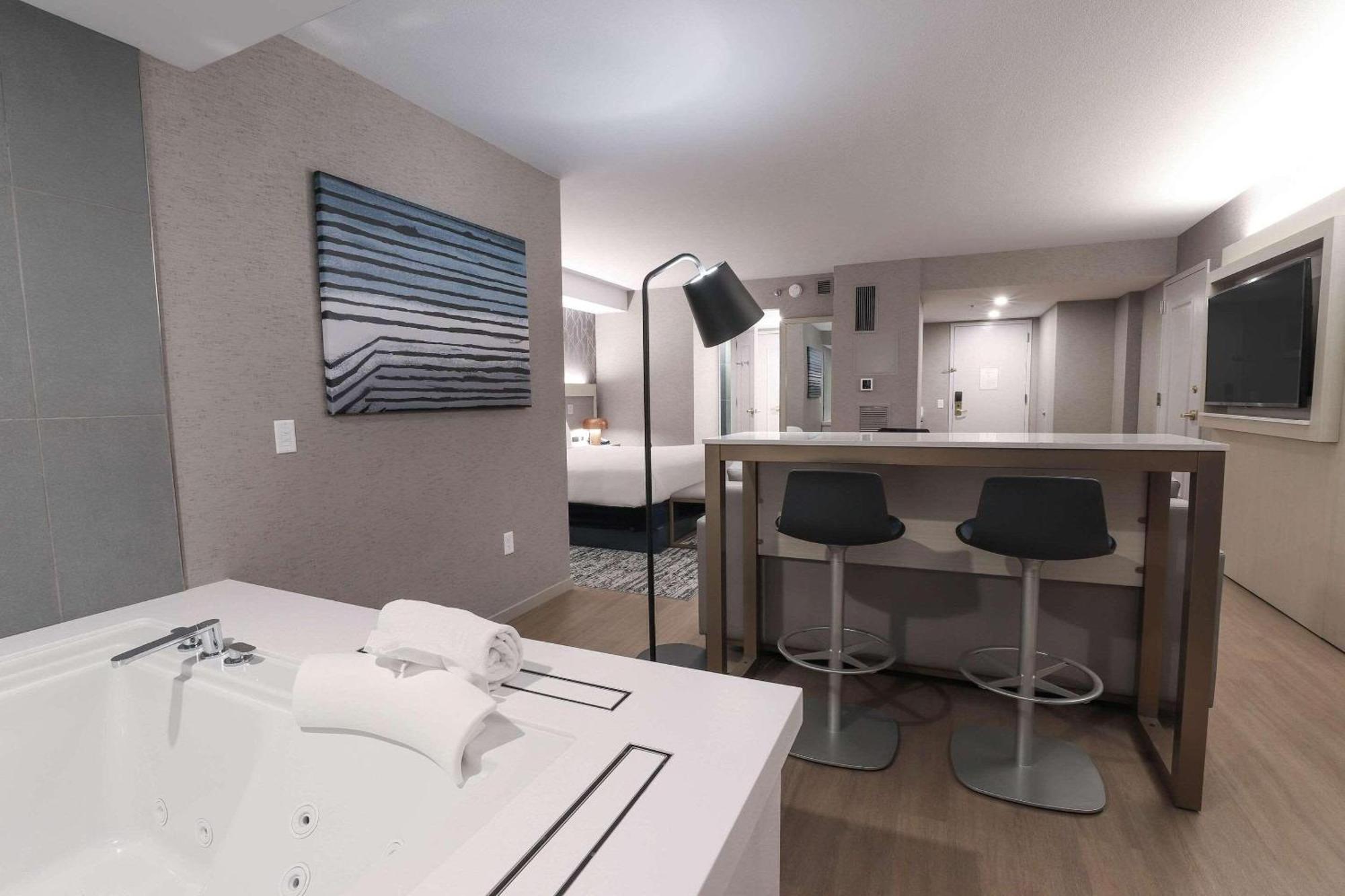 Radisson Plaza Hotel And Suites Kalamazoo Ngoại thất bức ảnh